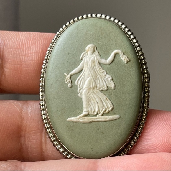 WEDGEWOOD | Sterling Silver Frame | Green Jasperware "Dancing" Brooch Pin 1970's - Picture 13 of 14